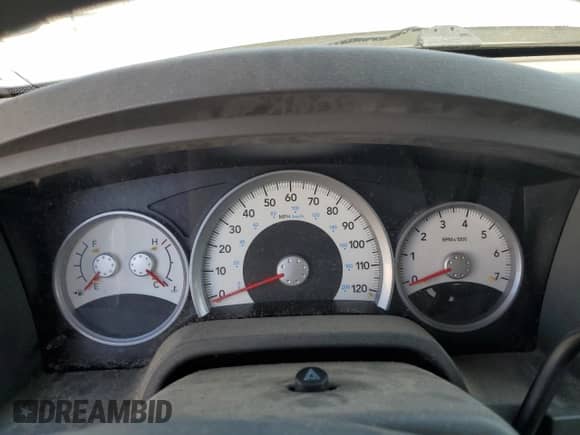 2007 Dodge Dakota SLT с VIN 1D7HW48K27S137931, выставлен на аукционе Copart как лот 67645275 с пробегом Не указан миль и Списание • Salvage title. История ставок и продаж доступна на DreamBid. Изображение 9.