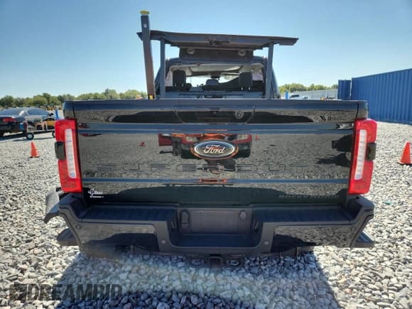 ✅ 2024 Ford F-250 XL • VIN: 1FT8W2BM5REE46139 • Lot: 68756725. Wystawiony na Copart z przebiegiem 9 422 mil. Bezpłatny archiwum sprzedaży aukcyjnych z USA i szczegółowy raport historii pojazdu na DreamBid. Zdjęcie 6.