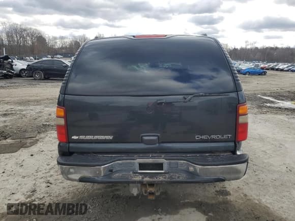 ✅ 2003 Chevrolet Suburban LT • VIN: 3GNFK16Z53G255685 • Lot: 89187135. Listed on Copart with 215,611 mi. Free auction sales archive from the USA and detailed vehicle history report at DreamBid. Image 6.