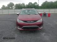 ✅ 2018 Chrysler Pacifica Limited • VIN: 2C4RC1GG3JR295240 • Lot: 64669365. Wystawiony na Copart z przebiegiem 87 318 mil. Bezpłatny archiwum sprzedaży aukcyjnych z USA i szczegółowy raport historii pojazdu na DreamBid. Zdjęcie 14.