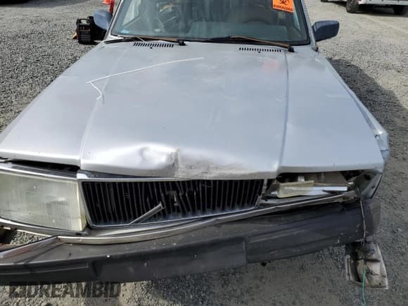 ✅ 1987 Volvo 240 DL • VIN: YV1AX8852H1723153 • Лот: 60639875. Опубликован ранее на Copart с пробегом 125 977 миль. Бесплатный доступ к архиву аукционных продаж из США и подробный отчёт об истории автомобиля на DreamBid. Изображение 12.