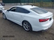 ✅ 2021 Audi A5 Sportback S line Premium • VIN: WAUDACF56MA021368 • Lot: 43532833. Wystawiony na IAAI z przebiegiem 85 096 mil. Bezpłatny archiwum sprzedaży aukcyjnych z USA i szczegółowy raport historii pojazdu na DreamBid. Zdjęcie 3.