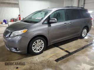 ✅ 2011 Toyota Sienna XLE AAS • VIN: 5TDYK3DC8BS172652 • Lot: 44549145. Wystawiony na Copart z przebiegiem 132 827 mil. Bezpłatny archiwum sprzedaży aukcyjnych z USA i szczegółowy raport historii pojazdu na DreamBid. Zdjęcie 1.