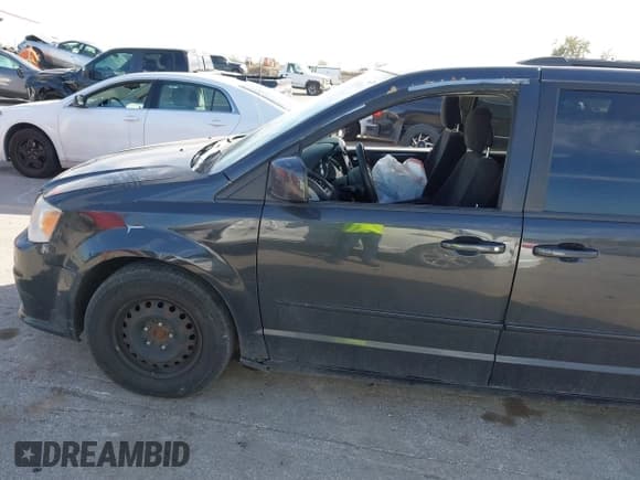 ✅ 2012 Dodge Grand Caravan SXT • VIN: 2C4RDGCG3CR324115 • Lot: 43395319. Wystawiony na IAAI z przebiegiem 243 402 mil. Bezpłatny archiwum sprzedaży aukcyjnych z USA i szczegółowy raport historii pojazdu na DreamBid. Zdjęcie 16.