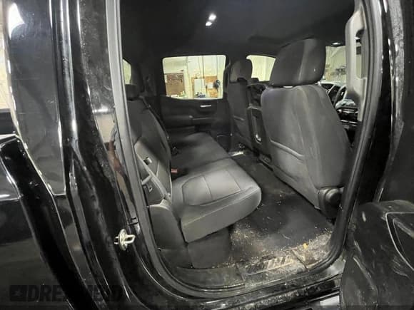 ✅ 2019 Chevrolet Silverado 1500 LT • VIN: 1GCUYDED5KZ107461 • Lot: 43249753. Wystawiony na IAAI z przebiegiem 149 327 mil. Bezpłatny archiwum sprzedaży aukcyjnych z USA i szczegółowy raport historii pojazdu na DreamBid. Zdjęcie 8.