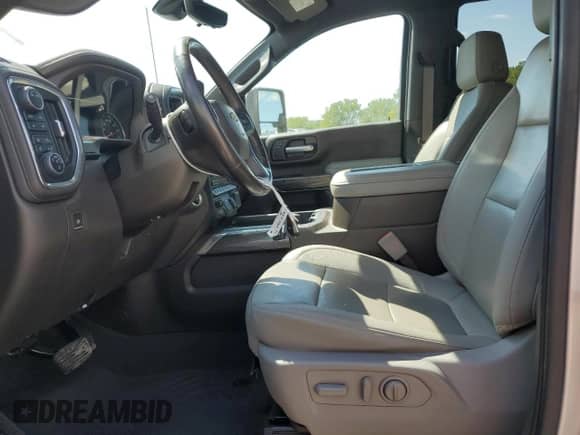 2021 Chevrolet Silverado 3500HD LTZ с VIN 1GC4YUE79MF193324, выставлен на аукционе Copart как лот 70535155 с пробегом 58 607 миль миль и Списание • Salvage title. История ставок и продаж доступна на DreamBid. Изображение 7.