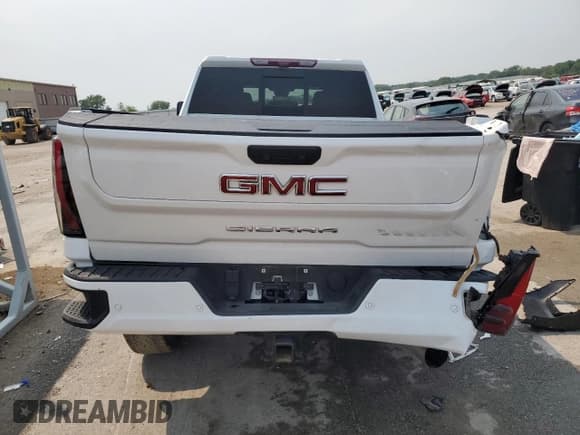 ✅ 2024 GMC Sierra 2500HD AT4 • VIN: 1GT49PEY1RF129731 • Lot: 67541565. Listed on Copart with 53,398 mi. Free auction sales archive from the USA and detailed vehicle history report at DreamBid. Image 6.
