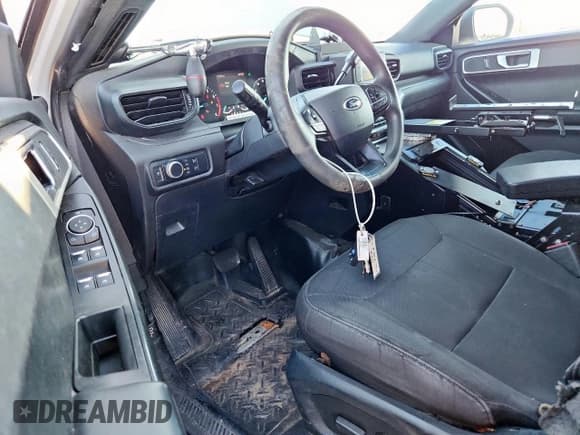 ✅ 2021 Ford Police Interceptor Utility • VIN: 1FM5K8AC5MNA02726 • Lot: 71567495. Wystawiony na Copart z przebiegiem 110 722 mil. Bezpłatny archiwum sprzedaży aukcyjnych z USA i szczegółowy raport historii pojazdu na DreamBid. Zdjęcie 8.