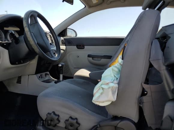 ✅ 2008 Hyundai Accent GS • VIN: KMHCM36CX8U074448 • Лот: 56072785. Опубликован ранее на Copart с пробегом 94 846 миль. Бесплатный доступ к архиву аукционных продаж из США и подробный отчёт об истории автомобиля на DreamBid. Изображение 7.