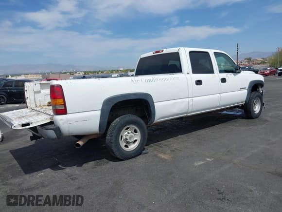 ✅ 2001 Chevrolet Silverado 2500HD LS • VIN: 1GCHC23GX1F202504 • Lot: 42361816. Wystawiony na IAAI z przebiegiem Nie podano. Bezpłatny archiwum sprzedaży aukcyjnych z USA i szczegółowy raport historii pojazdu na DreamBid. Zdjęcie 4.