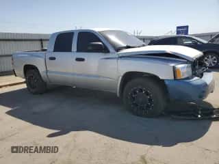 2007 Dodge Dakota z VIN 1D3HE28K57S191541, wystawiony jako Copart lot #73762424 z przebiegiem 184 274 mil mil oraz Szkoda całkowita • Salvage title. Historia ofert i sprzedaży dostępna na DreamBid. Obrazek 4.