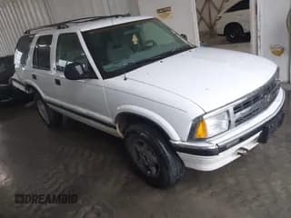 ✅ 1997 Chevrolet Blazer LS • VIN: 1GNDT13W5V2183154 • Lot: 41533503. Wystawiony na IAAI z przebiegiem 270 184 mil. Bezpłatny archiwum sprzedaży aukcyjnych z USA i szczegółowy raport historii pojazdu na DreamBid. Zdjęcie 1.