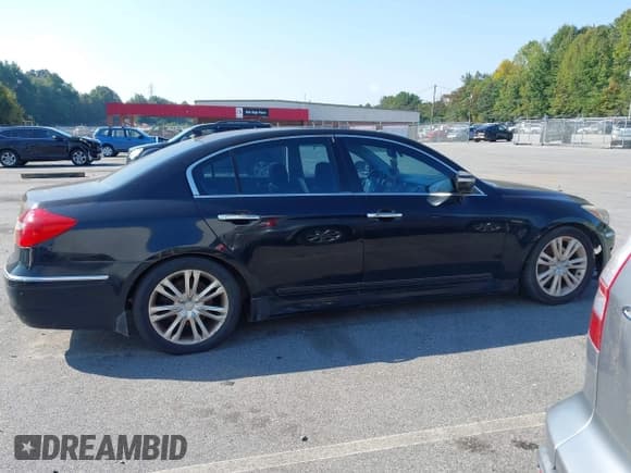 ✅ 2013 Hyundai Genesis 3.8L • VIN: KMHGC4DD1DU238153 • Lot: 43135011. Listed on IAAI with 184,318 mi. Free auction sales archive from the USA and detailed vehicle history report at DreamBid. Image 13.