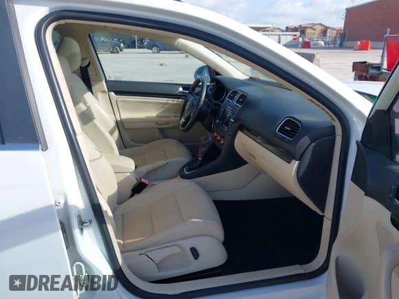 ✅ 2014 Volkswagen Jetta TDI w/Sunroof & Nav • VIN: 3VWPL7AJ0EM608544 • Lot: 42549920. Listed on IAAI with 185,900 mi. Free auction sales archive from the USA and detailed vehicle history report at DreamBid. Image 5.
