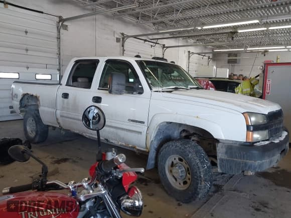 ✅ 2003 Chevrolet Silverado 2500HD LT3 • VIN: 1GCHK23G83F117215 • Лот: 41366957. Опубликован ранее на IAAI с пробегом 225 907 миль. Бесплатный доступ к архиву аукционных продаж из США и подробный отчёт об истории автомобиля на DreamBid. Изображение 1.