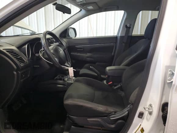 2015 Mitsubishi Outlander ES с VIN 4A4AR3AU7FE030534, выставлен на аукционе Copart как лот 86246785 с пробегом 97 597 миль миль и Списание • Salvage title. История ставок и продаж доступна на DreamBid. Изображение 7.