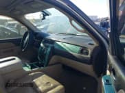 ✅ 2010 GMC Yukon Denali • VIN: 1GKUCEEF7AR226265 • Lot: 43133634. Wystawiony na IAAI z przebiegiem 228 625 mil. Bezpłatny archiwum sprzedaży aukcyjnych z USA i szczegółowy raport historii pojazdu na DreamBid. Zdjęcie 5.