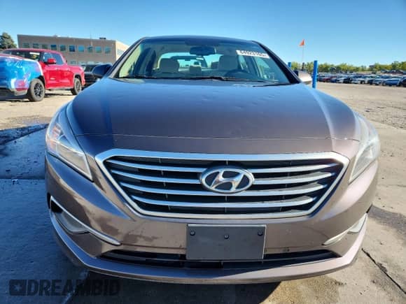 ✅ 2016 Hyundai Sonata 2.4L • VIN: 5NPE24AF7GH371552 • Lot: 84923165. Wystawiony na Copart z przebiegiem 127 767 mil mil. Skorzystaj z bezpłatnego archiwum sprzedaży aukcyjnych z USA i zobacz szczegółowy raport historii pojazdu na DreamBid. Zdjęcie 5.