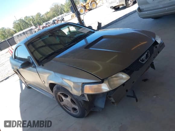 ✅ 2002 Ford Mustang Standard • VIN: 1FAFP40402F186628 • Lot: 43301489. Wystawiony na IAAI z przebiegiem 1 313 913 mil. Bezpłatny archiwum sprzedaży aukcyjnych z USA i szczegółowy raport historii pojazdu na DreamBid. Zdjęcie 1.