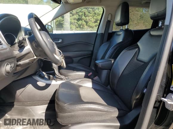 ✅ 2018 Jeep Compass Latitude • VIN: 3C4NJDBB6JT450779 • Lot: 82527675. Listed on Copart with 40,343 mi. Free auction sales archive from the USA and detailed vehicle history report at DreamBid. Image 7.