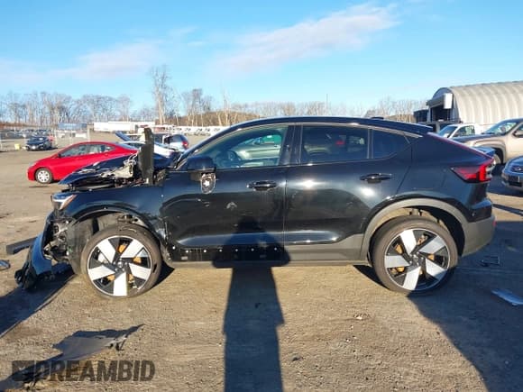 ✅ 2022 Volvo C40 Ultimate • VIN: YV4ED3GB7N2008530 • Lot: 43713169. Wystawiony na IAAI z przebiegiem 18 081 mil. Bezpłatny archiwum sprzedaży aukcyjnych z USA i szczegółowy raport historii pojazdu na DreamBid. Zdjęcie 14.