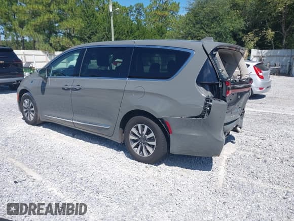 ✅ 2022 Chrysler Pacifica Hybrid Limited • VIN: 2C4RC1S7XNR143808 • Лот: 43110940. Опубликован ранее на IAAI с пробегом 83 077 миль. Бесплатный доступ к архиву аукционных продаж из США и подробный отчёт об истории автомобиля на DreamBid. Изображение 3.