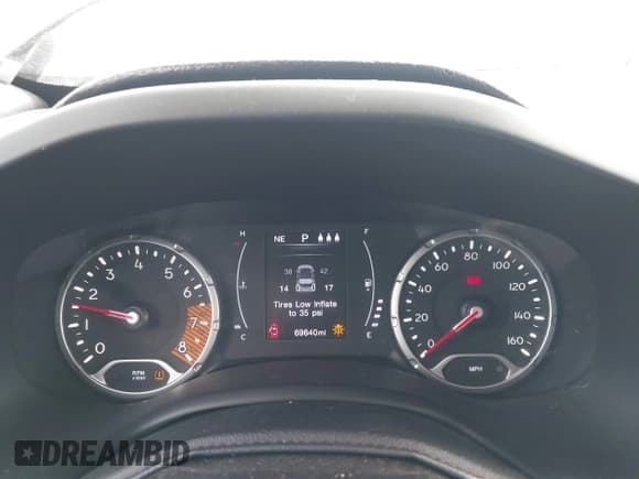 ✅ 2019 Jeep Renegade Latitude • VIN: ZACNJBBB2KPK15600 • Lot: 42021625. Wystawiony na IAAI z przebiegiem 69 640 mil. Bezpłatny archiwum sprzedaży aukcyjnych z USA i szczegółowy raport historii pojazdu na DreamBid. Zdjęcie 7.