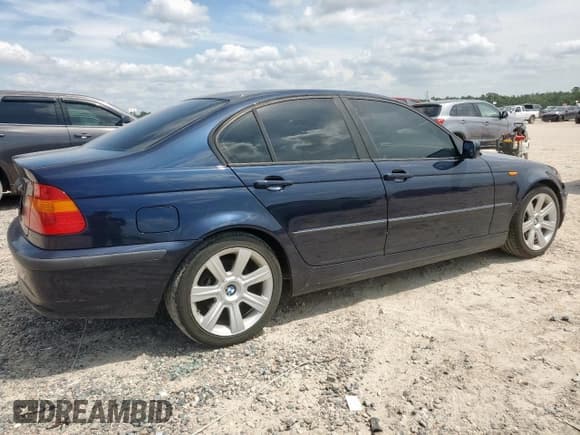 ✅ 2002 BMW 3 Series 325i • VIN: WBAET37442NG74438 • Lot: 70879365. Listed on Copart with 210,775 mi. Free auction sales archive from the USA and detailed vehicle history report at DreamBid. Image 3.