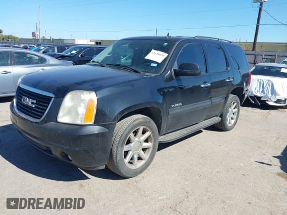 ✅ 2008 GMC Yukon SLT 4SA • VIN: 1GKFC13J38R135268 • Lot: 43620899. Listed on IAAI with 266,388 mi. Free auction sales archive from the USA and detailed vehicle history report at DreamBid. Image 2.