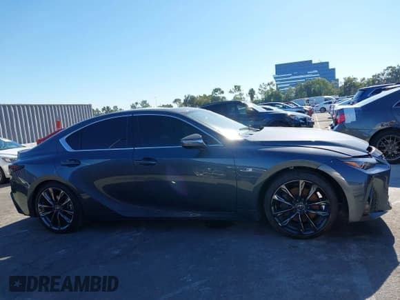 ✅ 2023 Lexus IS 350 F Sport • VIN: JTHGZ1B21P5062625 • Lot: 43898060. Wystawiony na IAAI z przebiegiem 27 635 mil. Bezpłatny archiwum sprzedaży aukcyjnych z USA i szczegółowy raport historii pojazdu na DreamBid. Zdjęcie 13.