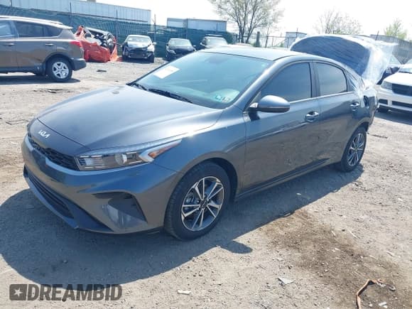 ✅ 2024 Kia Forte LXS • VIN: 3KPF24AD8RE762302 • Lot: 42116508. Wystawiony na IAAI z przebiegiem 9 563 mil. Bezpłatny archiwum sprzedaży aukcyjnych z USA i szczegółowy raport historii pojazdu na DreamBid. Zdjęcie 2.