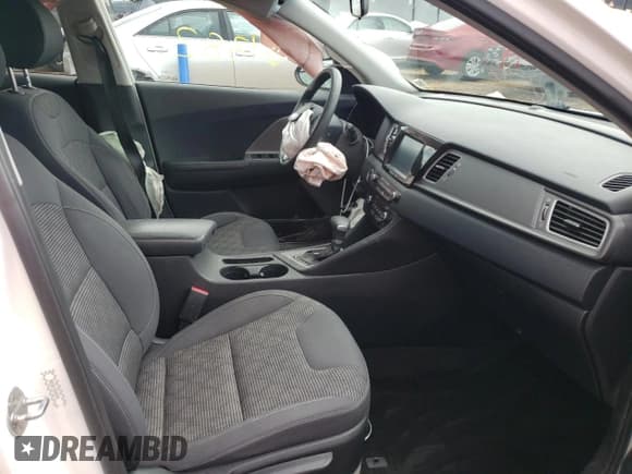 ✅ 2017 Kia Niro LX • VIN: KNDCB3LC1H5093138 • Lot: 51338602. Wystawiony na Copart z przebiegiem 61 382 mil. Bezpłatny archiwum sprzedaży aukcyjnych z USA i szczegółowy raport historii pojazdu na DreamBid. Zdjęcie 5.