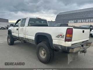 2001 Chevrolet Silverado 2500HD LS z VIN 1GCHK29U61E143795, wystawiony jako IAAI lot #42871017 z przebiegiem 210 770 mil mil oraz . Historia ofert i sprzedaży dostępna na DreamBid. Obrazek 3.