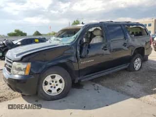 2010 Chevrolet Suburban LT z VIN 1GNUKJE39AR120047, wystawiony jako Copart lot #67310985 z przebiegiem 179 985 mil mil oraz Nie do naprawy • Non repairable. Historia ofert i sprzedaży dostępna na DreamBid. Obrazek 1.