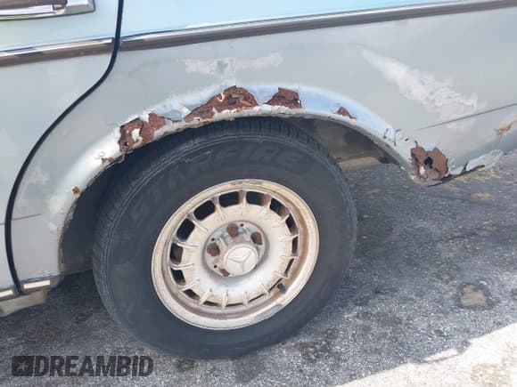 ✅ 1985 Mercedes-Benz 300 • VIN: WDBAB33C8FA204374 • Lot: 42656573. Listed on IAAI with 216,190 mi. Free auction sales archive from the USA and detailed vehicle history report at DreamBid. Image 15.