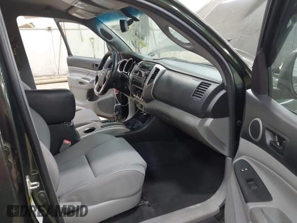 ✅ 2012 Toyota Tacoma • VIN: 3TMMU4FN1CM041111 • Lot: 43211995. Listed on IAAI with 196,372 mi. Free auction sales archive from the USA and detailed vehicle history report at DreamBid. Image 5.