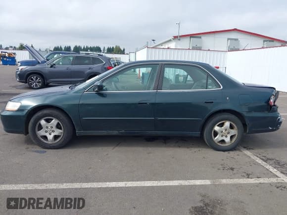 ✅ 2000 Honda Accord EX • VIN: 1HGCG1658YA061718 • Лот: 43375727. Опубликован ранее на IAAI с пробегом 175 835 миль. Бесплатный доступ к архиву аукционных продаж из США и подробный отчёт об истории автомобиля на DreamBid. Изображение 14.