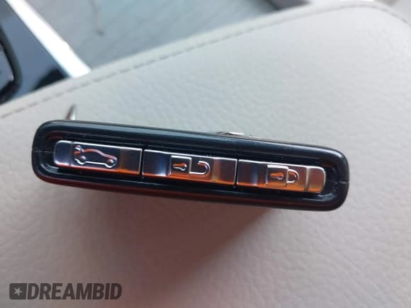 ✅ 2021 Volvo V60 • VIN: YV4102WK5M1068820 • Lot: 42887561. Wystawiony na IAAI z przebiegiem 110 035 mil. Bezpłatny archiwum sprzedaży aukcyjnych z USA i szczegółowy raport historii pojazdu na DreamBid. Zdjęcie 11.