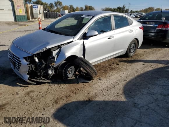 ✅ 2021 Hyundai Accent SE • VIN: 3KPC24A6XME131516 • Lot: 77666324. Wystawiony na Copart z przebiegiem 69 665 mil. Bezpłatny archiwum sprzedaży aukcyjnych z USA i szczegółowy raport historii pojazdu na DreamBid. Zdjęcie 1.