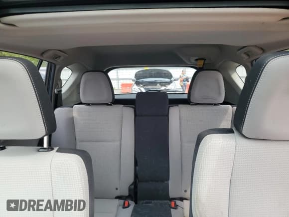 ✅ 2018 Toyota RAV4 XLE • VIN: JTMRFREV9JJ176331 • Лот: 70904065. Опубликован ранее на Copart с пробегом 109 638 миль. Бесплатный доступ к архиву аукционных продаж из США и подробный отчёт об истории автомобиля на DreamBid. Изображение 10.