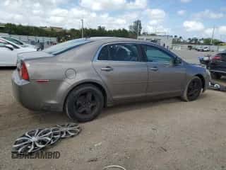 2011 Chevrolet Malibu 1LS z VIN 1G1ZB5E17BF171739, wystawiony jako Copart lot #63230574 z przebiegiem 153 931 mil mil oraz Szkoda całkowita • Salvage title. Historia ofert i sprzedaży dostępna na DreamBid. Obrazek 3.