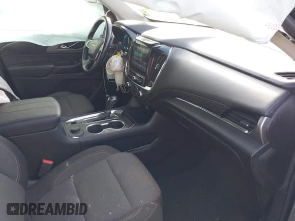 ✅ 2019 Chevrolet Traverse LT Cloth • VIN: 1GNERGKW3KJ116335 • Lot: 43729866. Wystawiony na IAAI z przebiegiem 118 186 mil. Bezpłatny archiwum sprzedaży aukcyjnych z USA i szczegółowy raport historii pojazdu na DreamBid. Zdjęcie 5.