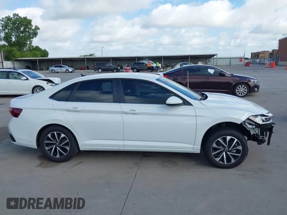 ✅ 2025 Volkswagen Jetta S • VIN: 3VW5X7BU2SM052642 • Лот: 42543228. Опубликован ранее на IAAI с пробегом 5 833 миль. Бесплатный доступ к архиву аукционных продаж из США и подробный отчёт об истории автомобиля на DreamBid. Изображение 13.