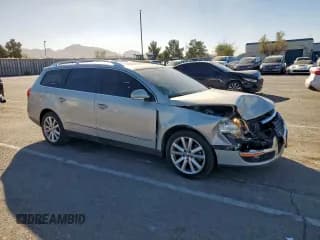 ✅ 2010 Volkswagen Passat Komfort • VIN: WVWXK7AN8AE046286 • Лот: 91872005. Опубликован ранее на Copart с пробегом 83 537 миль. Бесплатный доступ к архиву аукционных продаж из США и подробный отчёт об истории автомобиля на DreamBid. Изображение 4.