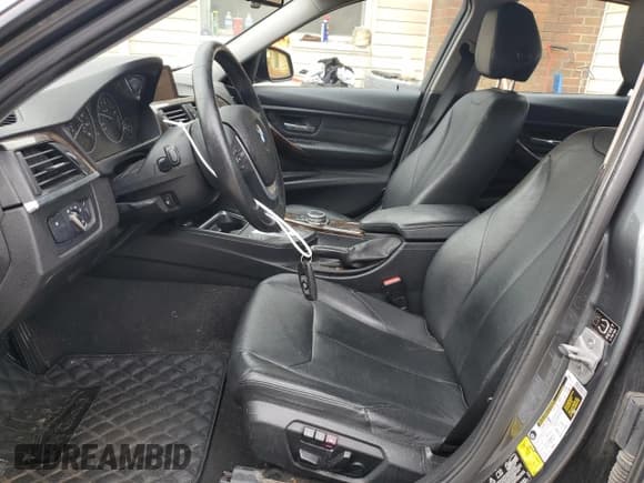 ✅ 2015 BMW 3 Series 328i xDrive • VIN: WBA3B5G59FNS13740 • Лот: 85414495. Опубликован ранее на Copart с пробегом 102 787 миль. Бесплатный доступ к архиву аукционных продаж из США и подробный отчёт об истории автомобиля на DreamBid. Изображение 7.