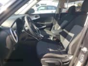 ✅ 2023 Kia Soul LX • VIN: KNDJ23AU9P7884362 • Lot: 89678845. Wystawiony na Copart z przebiegiem 50 514 mil. Bezpłatny archiwum sprzedaży aukcyjnych z USA i szczegółowy raport historii pojazdu na DreamBid. Zdjęcie 7.