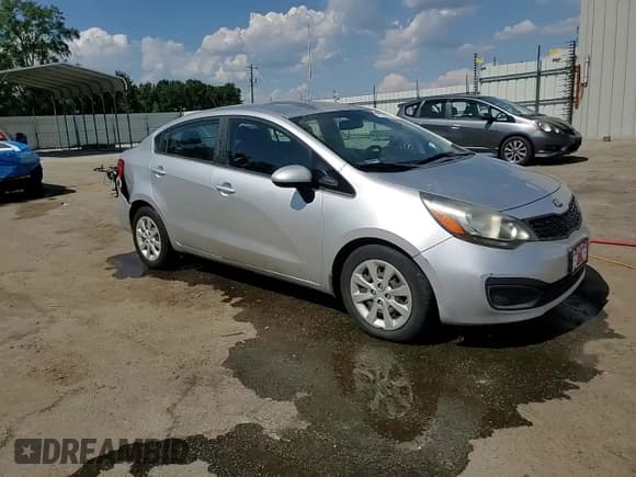 ✅ 2013 Kia Rio LX • VIN: KNADM4A38D6175778 • Лот: 71972795. Опубликован ранее на Copart с пробегом 157 924 миль. Бесплатный доступ к архиву аукционных продаж из США и подробный отчёт об истории автомобиля на DreamBid. Изображение 13.