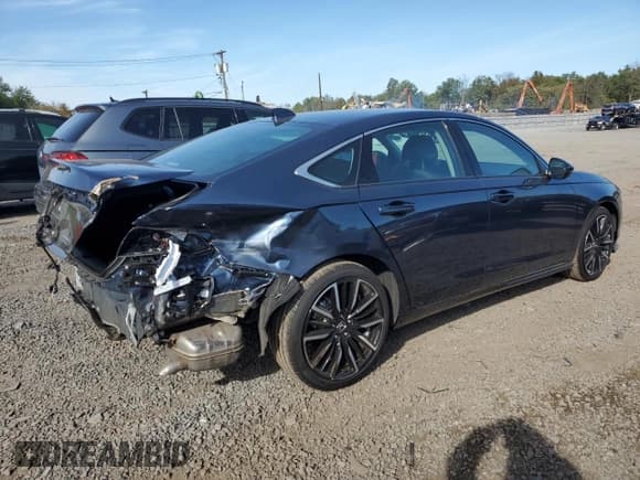 ✅ 2025 Honda Accord Touring • VIN: 1HGCY2F80SA013408 • Lot: 84046115. Listed on Copart with 4,804 mi. Free auction sales archive from the USA and detailed vehicle history report at DreamBid. Image 3.
