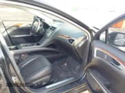 ✅ 2014 Lincoln MKZ • VIN: 3LN6L2JKXER807352 • Lot: 43676761. Wystawiony na IAAI z przebiegiem 146 815 mil. Bezpłatny archiwum sprzedaży aukcyjnych z USA i szczegółowy raport historii pojazdu na DreamBid. Zdjęcie 5.