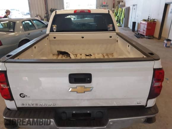 2014 Chevrolet Silverado 1500 LT с VIN 1GCVKREHXEZ207808, выставлен на аукционе IAAI как лот 43219222 с пробегом 180 875 миль миль и . История ставок и продаж доступна на DreamBid. Изображение 16.